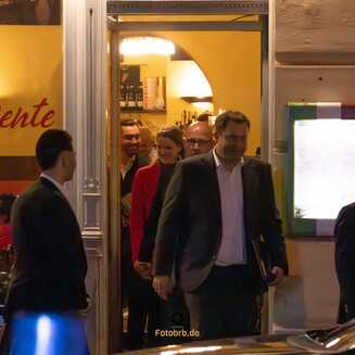 Lars Klingbeil im Bürgerdialog in der Havelstadt Brandenburg - Fotobrb: Faszination Fotografie aus Brandenburg an der Havel Nach dem Abendessen im Brandenburger Restaurant „Al Dente“ mit Brandenburgs Oberbürgermeisterkandidat Daniel Keip, SPD-Landesgeneralsekretär Kurt Fischer und Sonja Eichwede (MdB)