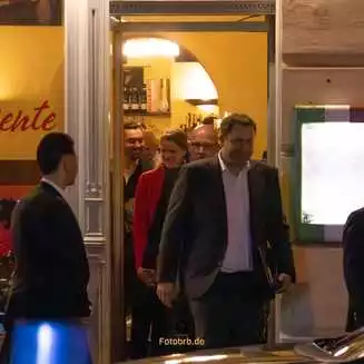 Nach dem Abendessen im Brandenburger Restaurant „Al Dente“ mit Brandenburgs Oberbürgermeisterkandidat Daniel Keip, SPD-Landesgeneralsekretär Kurt Fischer und Sonja Eichwede (MdB)