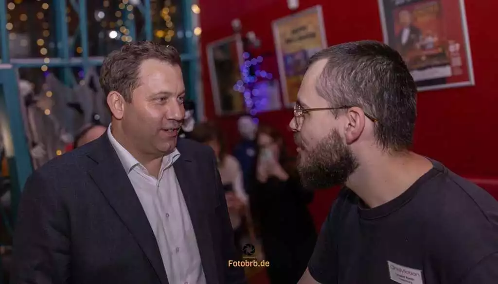 Klingbeil wurde anschließend vom Management des Concerthaus Kinos durch Leopold Ramin begrüßt