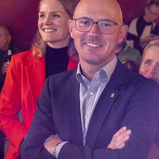 Oberbürgermeister Daniel Keip bei der Wahlparty 2025 in Brandenburg an der Havel, Foto von Marco Petig