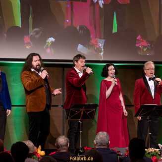 Melodien zur Weihnacht mit „Die Jungen Tenöre“ , Kammersänger Heiko Reissig und Sopranistin Nicole Rhoslynn.