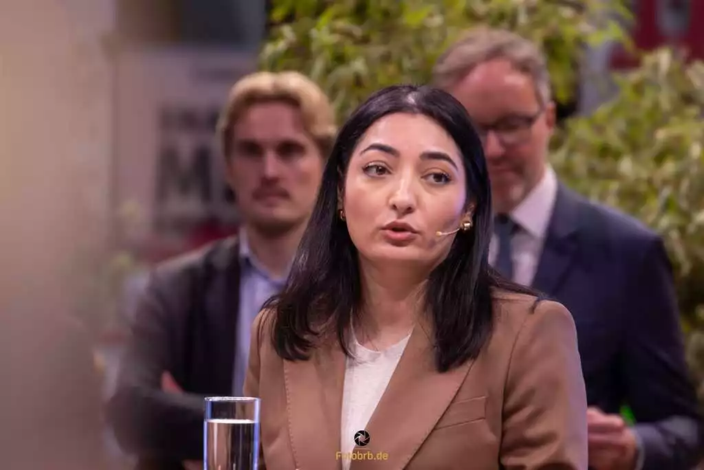 Reem Alabali Radovan ist Bundesministerin für wirtschaftliche Zusammenarbeit und Entwicklung