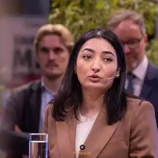 Reem Alabali Radovan ist Bundesministerin für wirtschaftliche Zusammenarbeit und Entwicklung