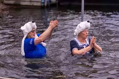 Brandenburger Eisb&auml;ren st&uuml;rzen sich in die Havel