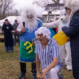 Eiseskälte: Brandenburger Eisbären stürzen sich in die Havel - Fotobrb: Faszination Fotografie aus Brandenburg an der Havel Taufe für Gerhard