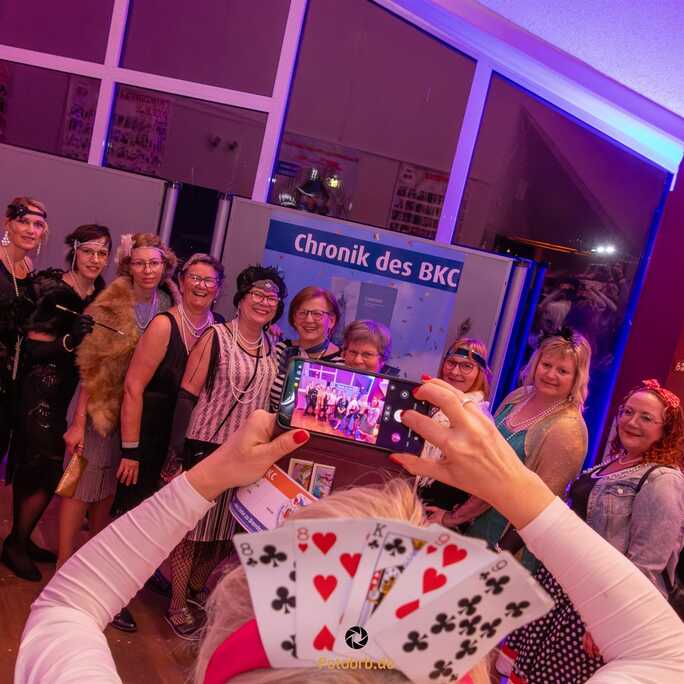 Gruppenselfie auf einer Feier