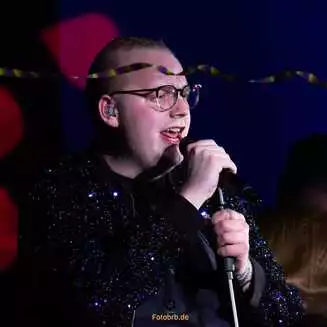 Weiberfastnacht: Mädels feierten den Karneval beim BKC - Fotobrb: Faszination Fotografie aus Brandenburg an der Havel Publikumsliebling Tim Blankenhorn