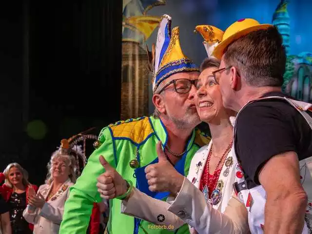 BKC-Pr&auml;sident Mario Heitz und Senator Toralf Engelbrecht gratulieren Sitzungspr&auml;sidentin Nancy Volgler herzlich zu ihrer gelungenen ersten Moderation.