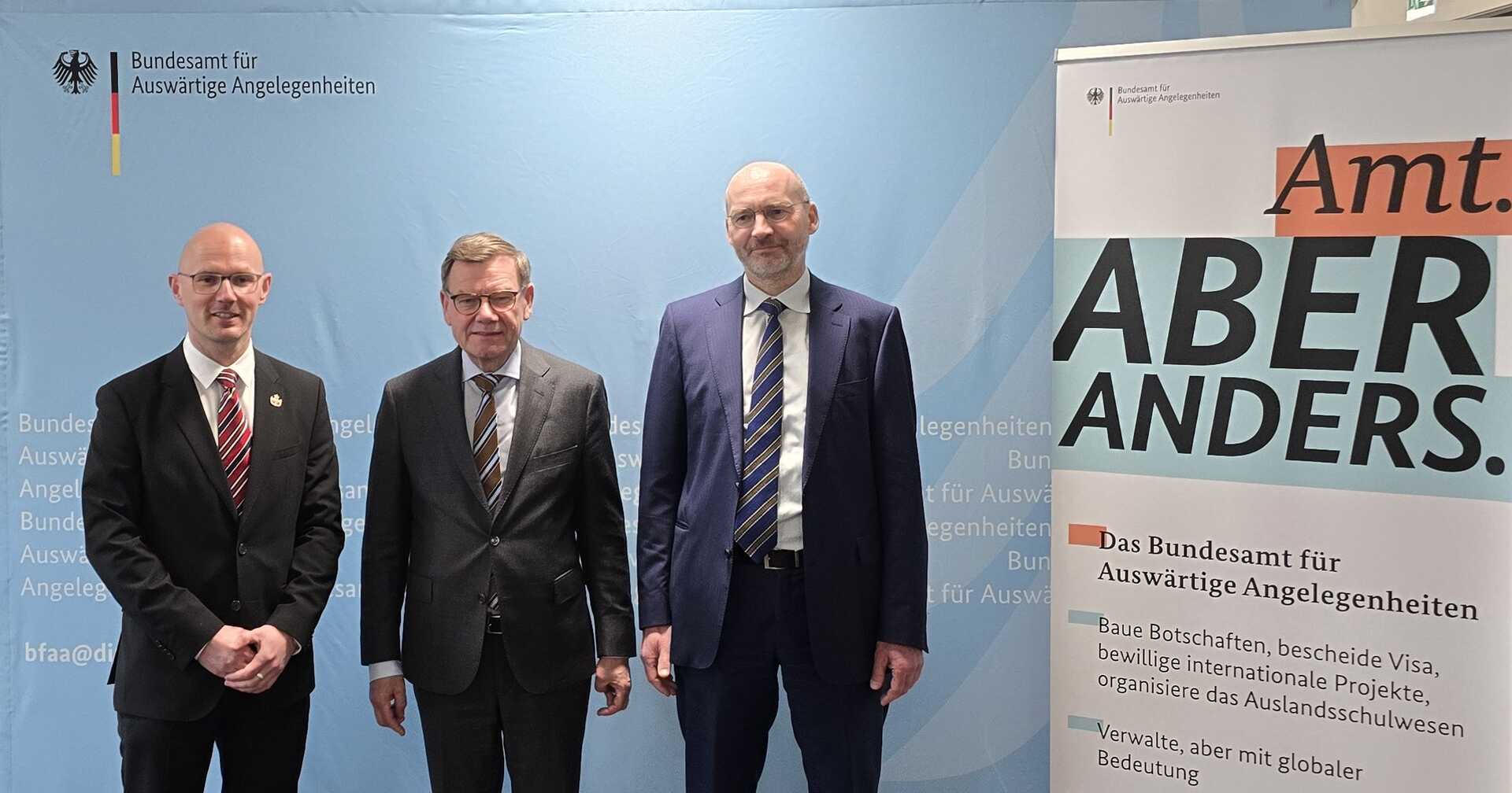 Oberbürgermeister Daniel Keip, Bundesminister des Auswärtigen Dr. Johann Wadephul und BfAA-Präsident Holger Seubert. © Stadt Brandenburg an der Havel / Th. Messerschmidt