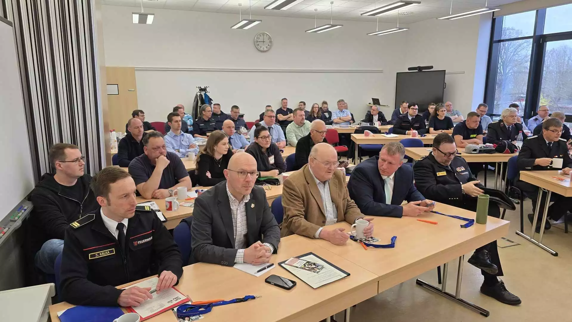 Feuerwehrleiter Sebastian Kalka, Oberbürgermeister Daniel Keip, Stadtverordneter Norbert Langerwisch und Beigeordneter Thomas Barz zählten zu den Gästen der Delegiertenversammlung des Stadtfeuerwehrverbandes. © Stadt Brandenburg an der Havel / Th. Messerschmidt