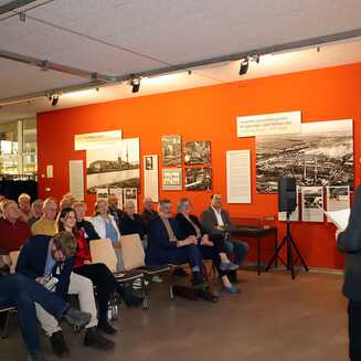 Comiczeichner Aike Arndt erläuterte den langwierigen Prozess wie er Comics erstellt. © Stadt Brandenburg an der Havel / René Paul-Peters