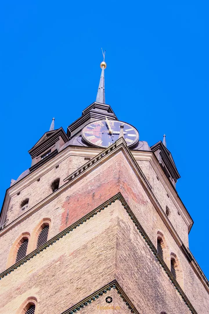 Turm der Kirche erreicht eine Höhe von über 70 Metern