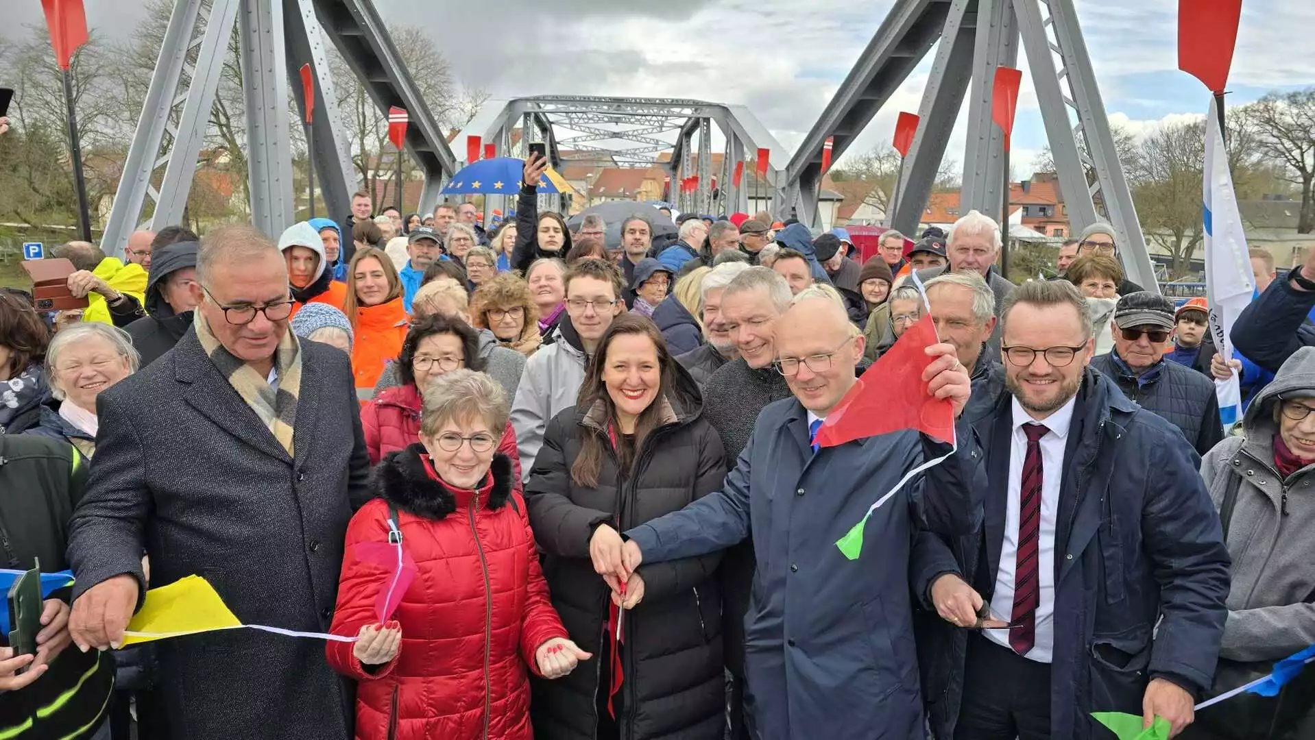Das Band ist durchtrennt, die Brücke somit frei. © Stadt Brandenburg an der Havel / Th. Messerschmidt