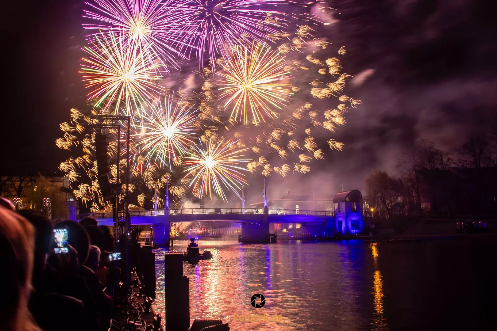 Feuerwerk über die Brandenburger Havel zum Erwachen der BUGA-Havelregion 2015
