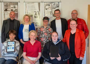 Vom Adventskalender zum iPads: Lions Club Brandenburg an der Havel übergab fünf iPads an die Lebenshilfe Brandenburg an der Havel Foto: Lions Club