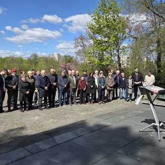 Gedenkveranstaltung mit vielen Anwesenden. Blick auf die Anwesenden. © Stadt Brandenburg an der Havel