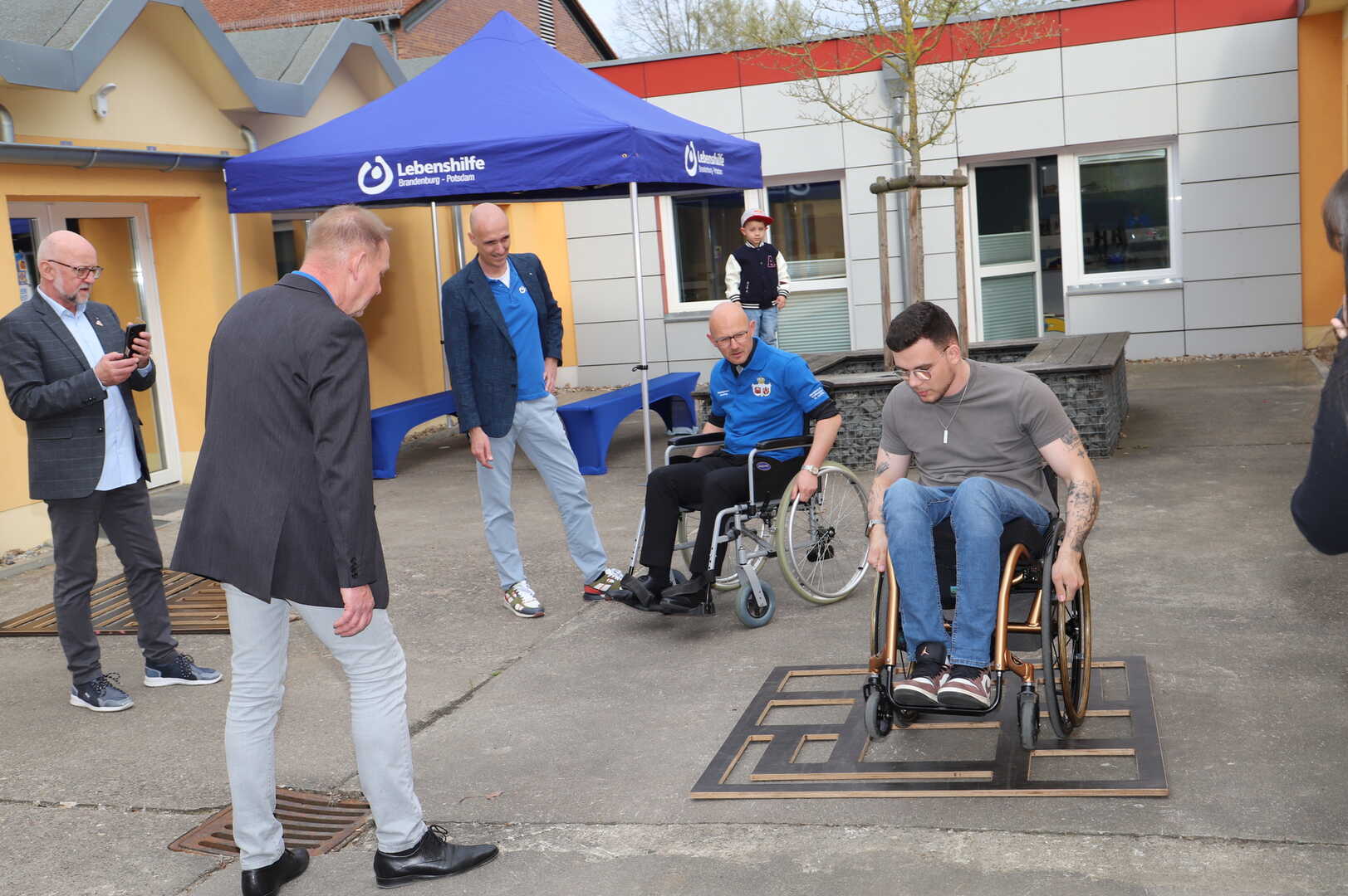 Der Rollstuhl-Parcours war anspruchsvoll. © Lebenshilfe & Stadt Brandenburg an der Havel / René Paul-Peters