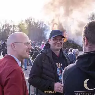 Oberbürgermeister Daniel Keip im Gespräche mit dem Veranstalter Christian Schott