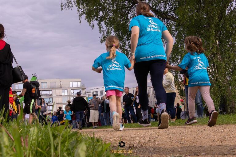 Hunderte Kinder nahmen am Bambini-Lauf der StWB TEAM-Staffel in Brandenburg an der Havel teil.