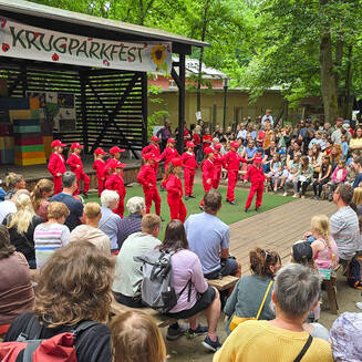 35. Krugparkfest: Umweltpreis für junge Fußballer - Fotobrb: Faszination Fotografie aus Brandenburg an der Havel Vor allem die Tanzaufführungen waren ein Publikumsmagnet. © Stadt Brandenburg an der Havel / Th. Messerschmidt