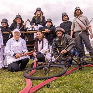 140-jähriges Jubiläum der Freiwilligen Feuerwehr Plaue - Fotobrb: Faszination Fotografie aus Brandenburg an der Havel 140-jähriges Jubiläum der Freiwilligen Feuerwehr Plaue mit einem Löschangriff mit einer leichten Handspritze aus dem Jahr 1912