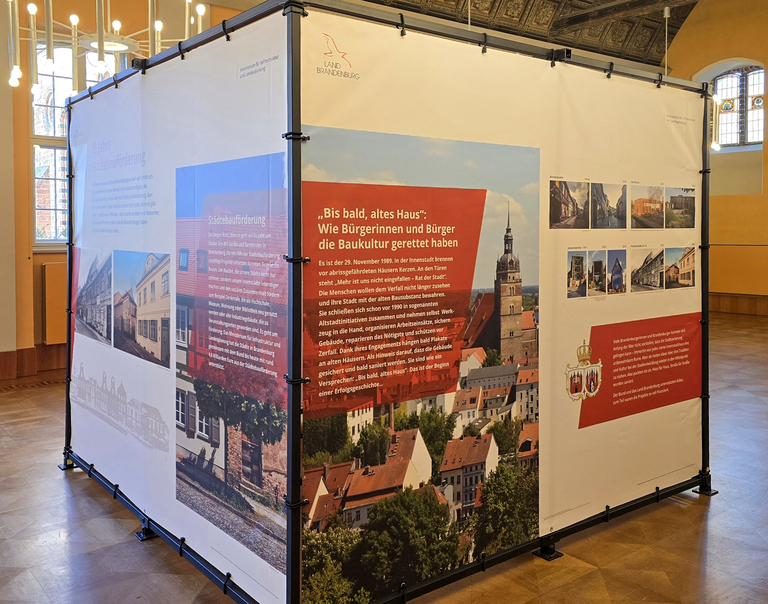 Mit übersichtlich gestalteten Planen wird ein guter Überblick über 35 Jahre Städtebauförderung gegeben. © Stadt Brandenburg an der Havel / Th. Messerschmidt