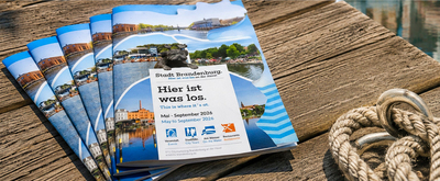 Neu: das Saisonheft „Hier ist was los“ für Brandenburg an der Havel. © Stadtmarketing- und Tourismusgesellschaft Brandenburg an der Havel mbH