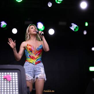 Anna-Carina Woitschack