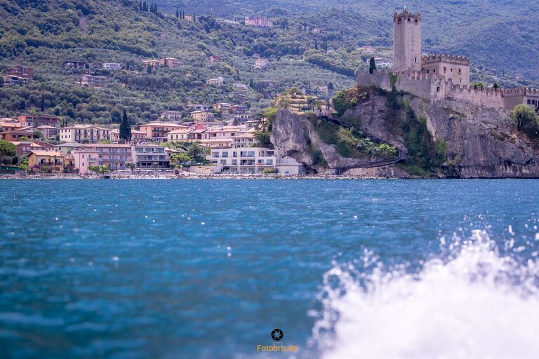 Der Blick auf Malcesine mit seiner mächtigen Skaligerburg ist ein absolutes Highlight