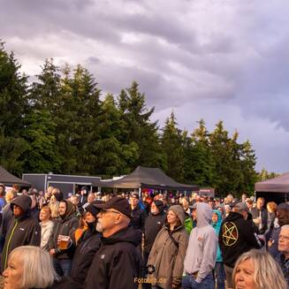 KEIMZEIT in Dunkelforth: Vier Jahrzehnte Musikgeschichte aus Brandenburg - Fotobrb: Faszination Fotografie aus Brandenburg an der Havel Hunderte Besucher kamen zum Konzertabend nach Dunkelforth