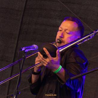 KEIMZEIT in Dunkelforth: Vier Jahrzehnte Musikgeschichte aus Brandenburg - Fotobrb: Faszination Fotografie aus Brandenburg an der Havel Keimzeit Konzert Gentin Am Meilenstein Foto Marco Petig 3852