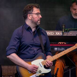 KEIMZEIT in Dunkelforth: Vier Jahrzehnte Musikgeschichte aus Brandenburg - Fotobrb: Faszination Fotografie aus Brandenburg an der Havel Gitarrist Lars Kutschke
