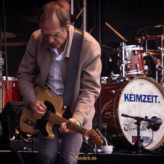 KEIMZEIT in Dunkelforth: Vier Jahrzehnte Musikgeschichte aus Brandenburg - Fotobrb: Faszination Fotografie aus Brandenburg an der Havel Keimzeit Konzert Gentin Am Meilenstein Foto Marco Petig 3855