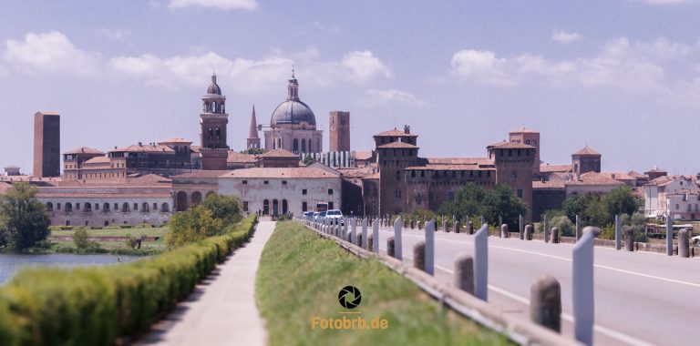 Blick auf die Altstadt von Mantua