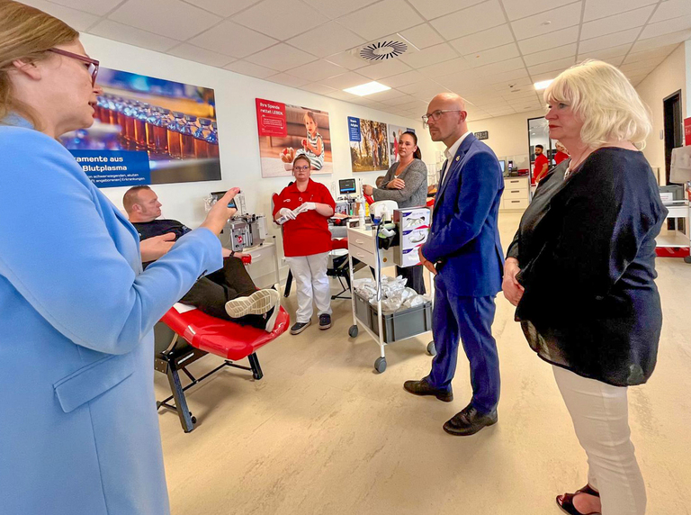 Im Spendesaal des Haema Blut- und Plasmaspendezentrum in Brandenburg an der Havel © Stadt Brandenburg an der Havel