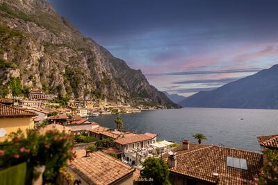 Limone sul Garda mit Blick auf Hafenbucht