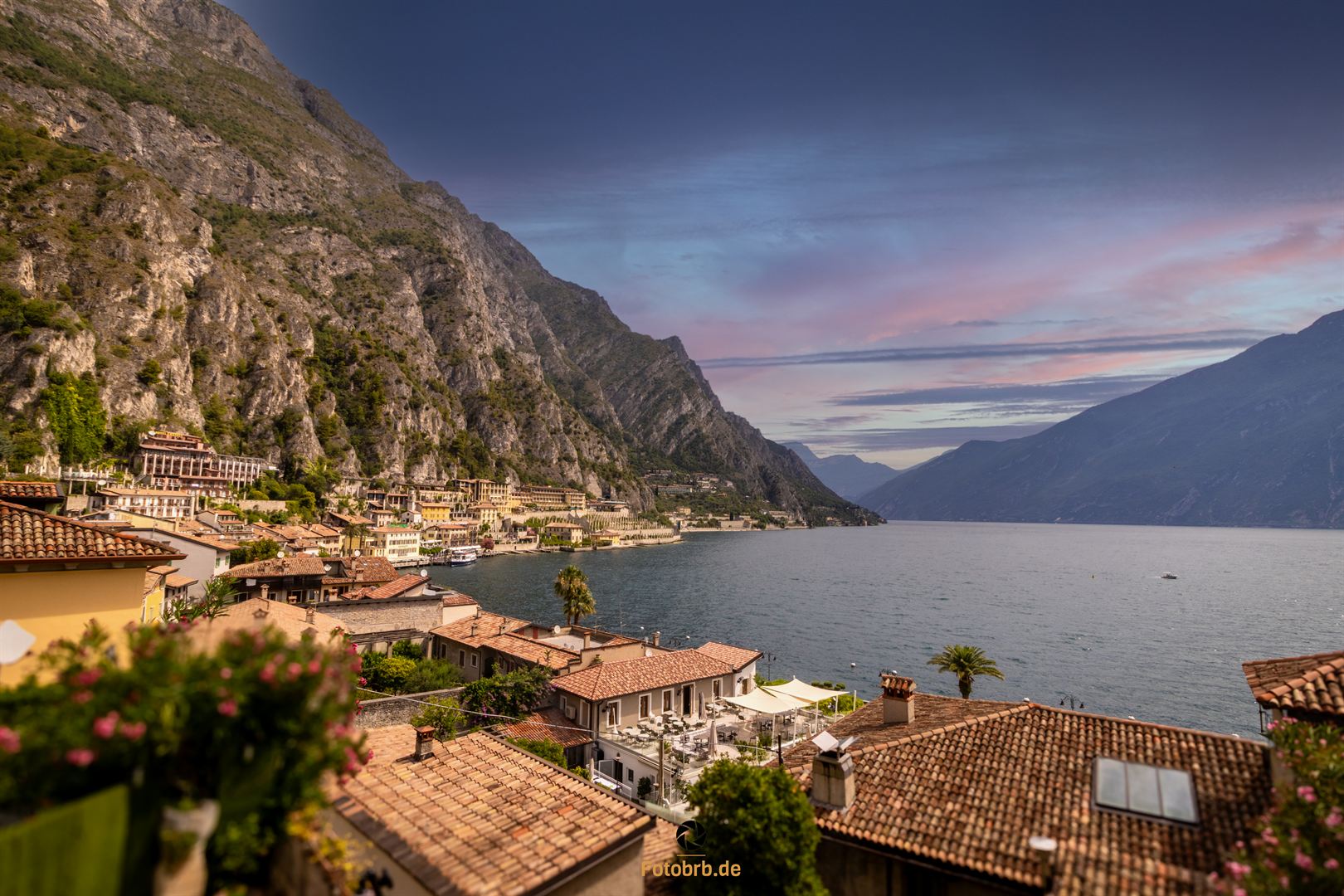 Limone sul Garda mit Blick auf Hafenbucht