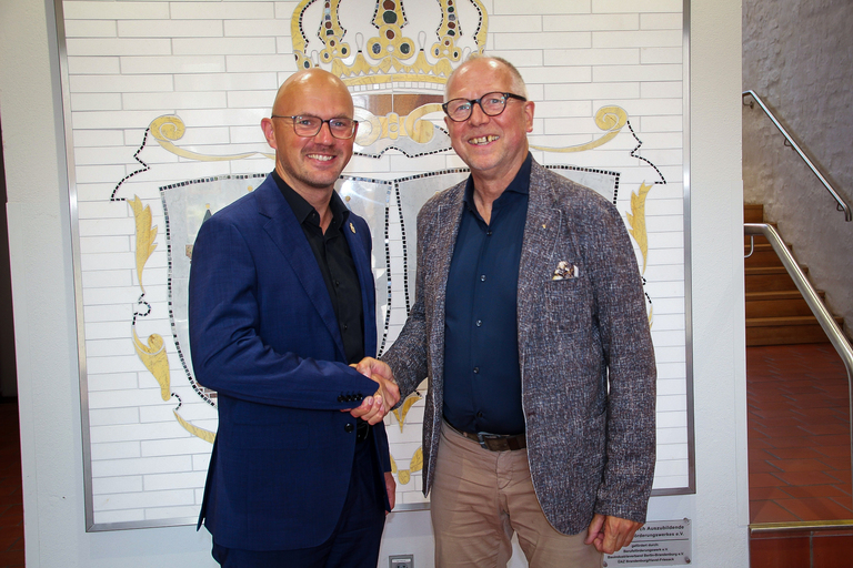 OB Keip mit dem Präsidenten Dr. med. Siggel. © Stadt Brandenburg an der Havel / René Paul-Peters
