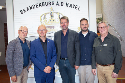 Rotarier mit dem OB: Dr. med. Holger Siggel, Daniel Keip, Dr. Michael Kolkmann, Jann Barkemeyer und Martin Schulz (von links nach rechts) © Stadt Brandenburg an der Havel / René Paul-Peters