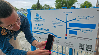 Beigeordnete Alexandra Adel testete sogleich Download und App. © Stadt Brandenburg an der Havel / Th. Messerschmidt