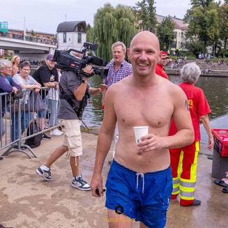 33. Brückenschwimmen: Schwimmfest an der Havel begeistert - fotobrb.de Brandenburgs Oberbürgermeister Daniel Keip