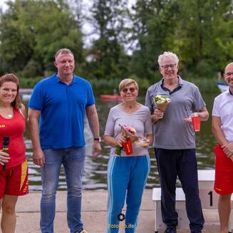 33. Brückenschwimmen: Schwimmfest an der Havel begeistert - fotobrb.de Elke Föllner und Norbert Richter (mitte)