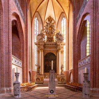 Hansestadt Havelberg – zwischen Domberg, Havel und Altstadt - fotobrb.de Helle Kirche mit kunstvollem Altar