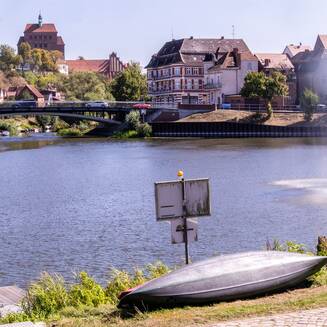 Hansestadt Havelberg – zwischen Domberg, Havel und Altstadt - fotobrb.de Ruhiger Fluss mit Boot und Stadt
