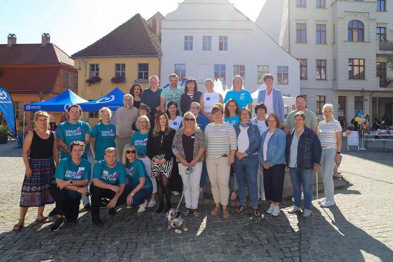 Gruppenbild der PSAG-Mitglieder vor dem Brunnen vor dem Altstädtischen Rathaus. Foto: Stadt Brandenburg