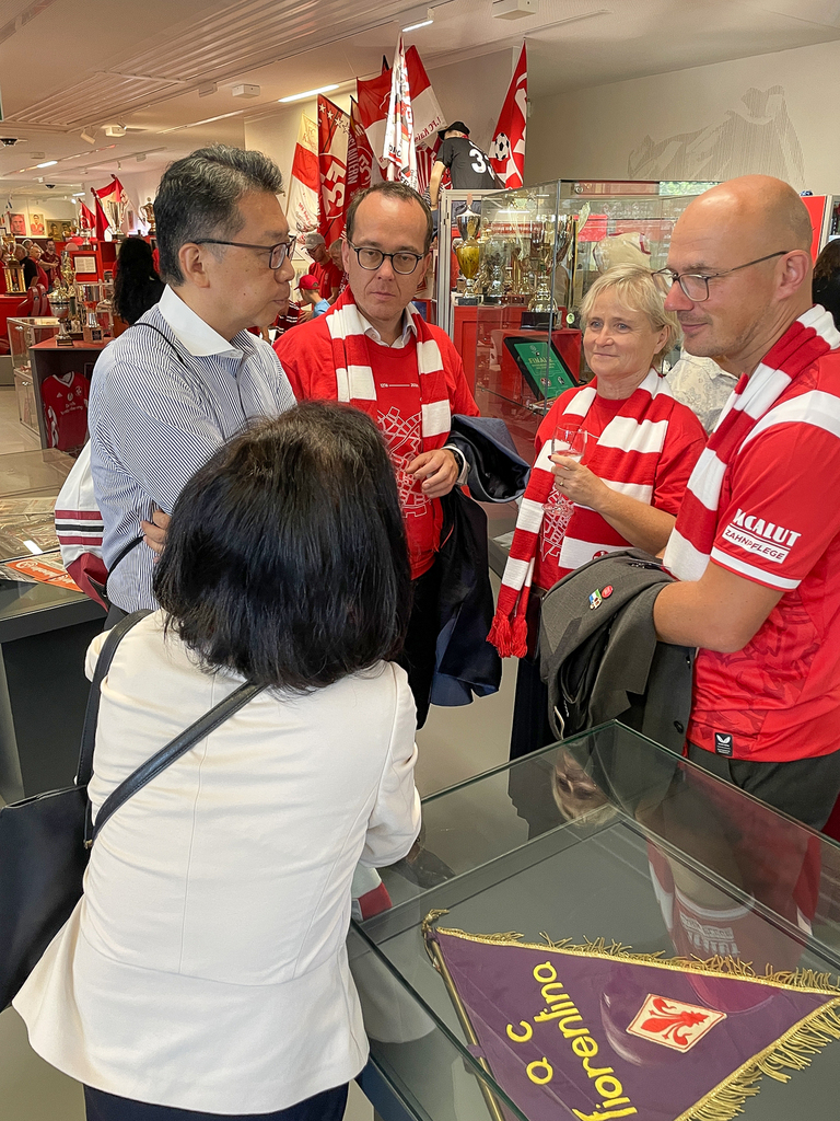 Austausch mit Hironobu Narisawa (Bürgermeister von Bunkyo-ku, einer japanischen Partnerstadt Kaiserslauterns). © Stadt Brandenburg an der Havel