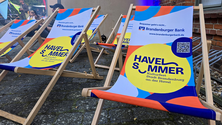 Die Havelsommer-Strandstühle sind immer dabei. © Stadt Brandenburg an der Havel / Th. Messerschmidt