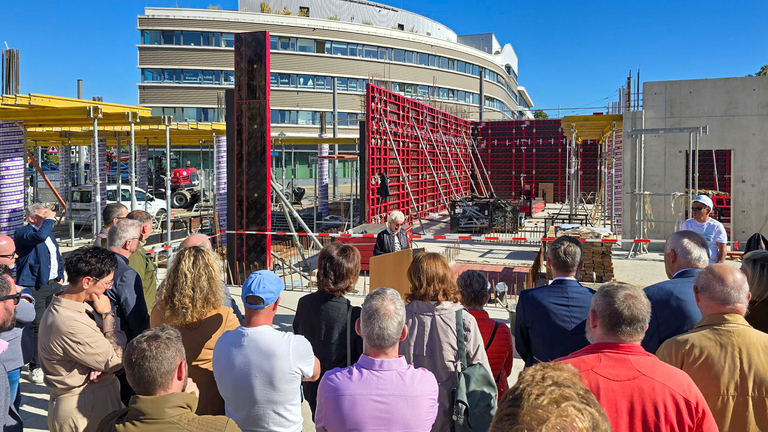 Blick über die Gästeschar der Grundsteinlegung. © Stadt Brandenburg an der Havel / Th. Messerschmidt