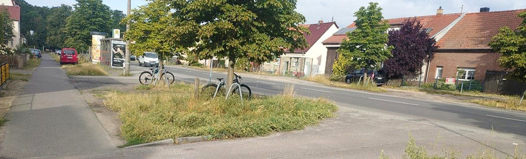 Haltestellenbereich beim Schulweg Wilhelmsdorf ohne Querungshilfe © Stadt Brandenburg an der Havel / TU Berlin