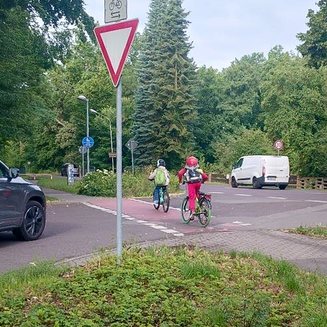 Eine der überarbeitungsbedürftigen Querungsstellen entlang der Ziesarer Landstraße. © Stadt Brandenburg an der Havel / TU Berlin